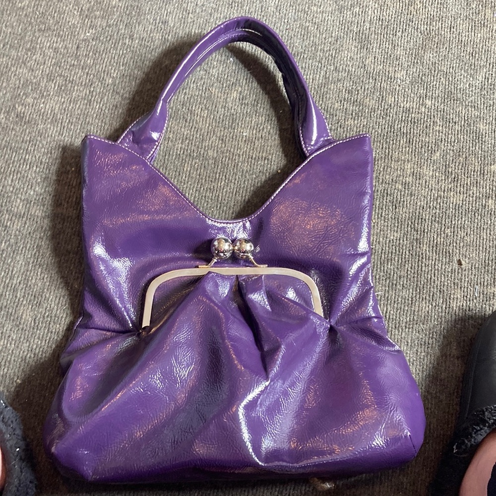 Cute purple purse Kiss Clasp